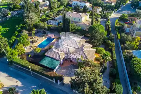 Charming Villa with Pool