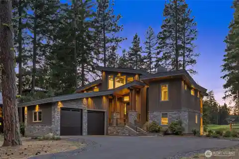 Turnkey Golf-Front Retreat in Suncadia
