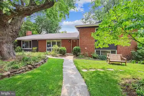 Space and Comfort in a Prime Location