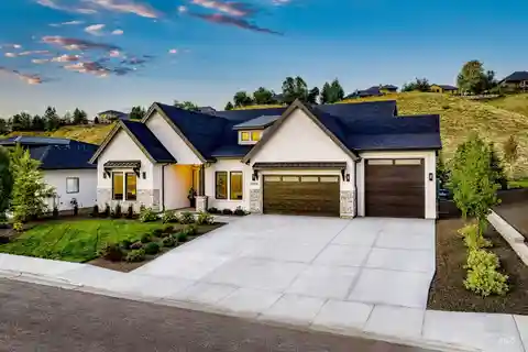 Better Than New Residence in the North End Foothills