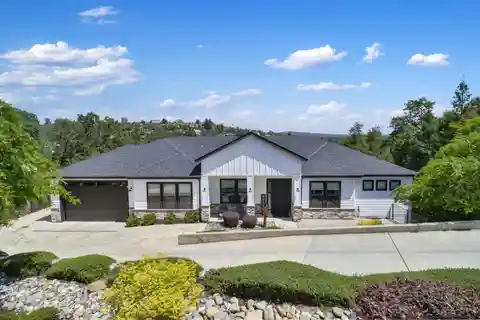 Immaculate Entertainer's Dream Home