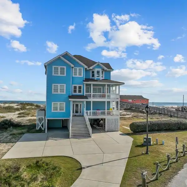 IMMACULATELY MAINTAINED OCEANFRONT PARADISE