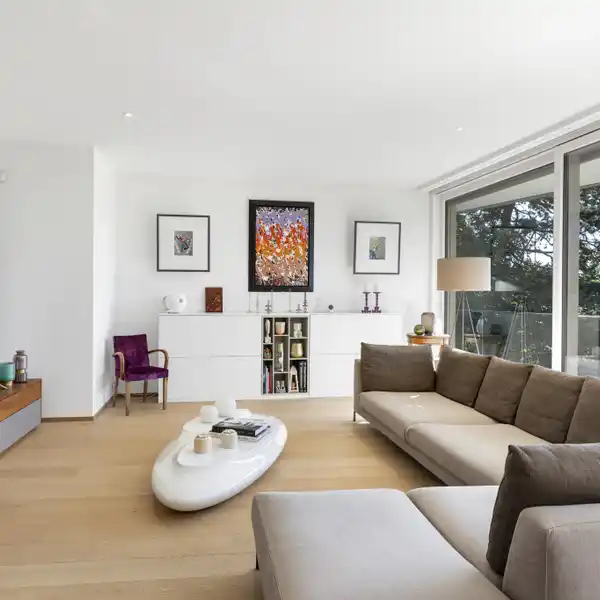 MAGNIFICENT TOP FLOOR CORNER APARTMENT