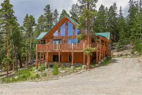 Mountain Log Cabin Escape
