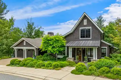 Solar-Powered Comfort Meets Thoughtful Modern Design