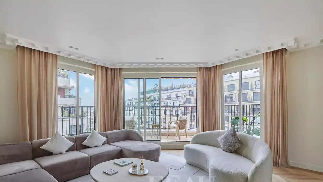 Better Than New Fully South-facing Sixth Floor Apartment