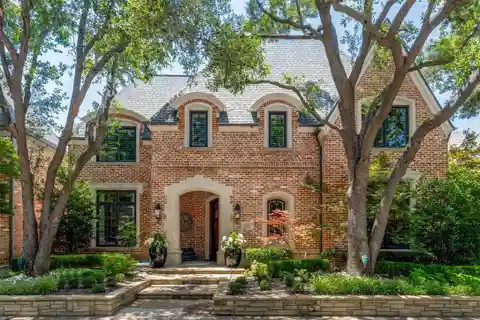 Modern Living with Classic Style