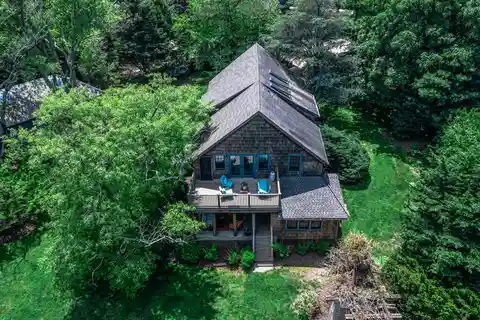 Renovated Barn Summer Home in Bridgehampton Village