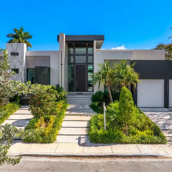 THE PINNACLE OF WATERFRONT LUXURY IN RIVIERA ISLES