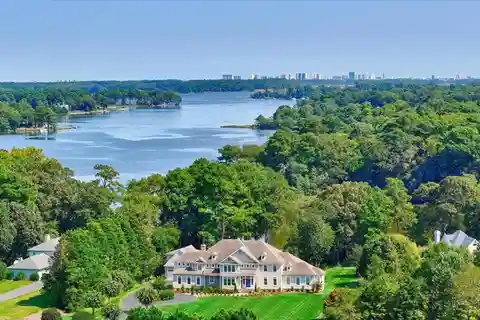 Waterfront Estate Home in Cedar Creek