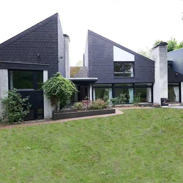 ARCHITECT-DESIGNED HOUSE WITH FLEXIBLE USAGE OPTIONS IN HANNOVER-KIRCHRODE