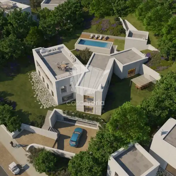 SIX-BEDROOM VILLA WITH POOL AND GARDEN