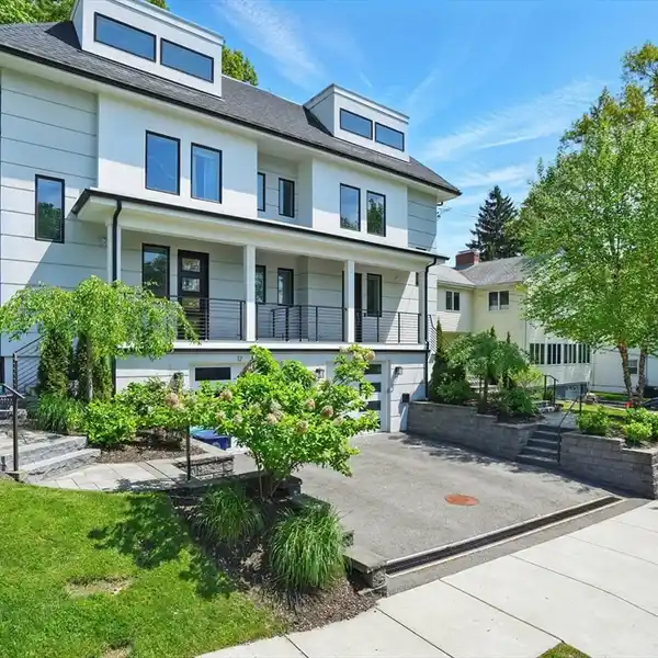 IMMACULATE EXPERTLY-BUILT TOWNHOME