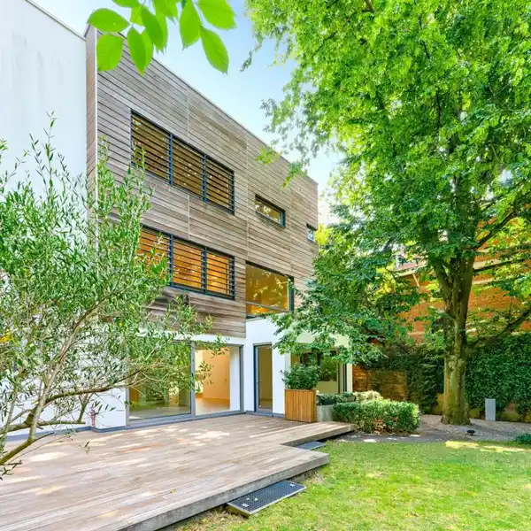 CONTEMPORARY TRIPLEX VILLA WITH PRIVATE SOUTHWEST GARDEN