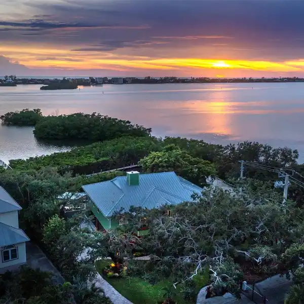 EXCEPTIONAL WATERFRONT HOME IN FISHERMEN'S BAY