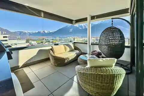 Walkable Luxury with Lake View Terrace