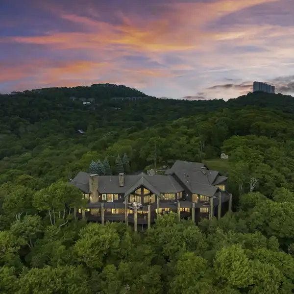 IMMACULATE MOUNTAIN ESTATE IN LINVILLE RIDGE