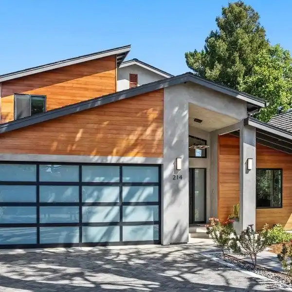 IMMACULATE HOME FULL OF UPGRADES