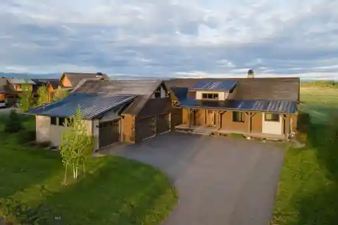 The Perfect Blend of Modern Luxury and Montana's Natural Beauty