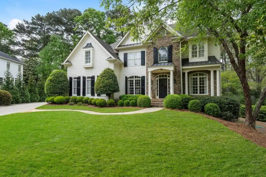 Luxury and Comfort on a Quiet Cul-de-sac