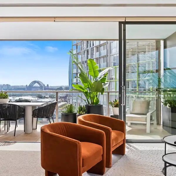 COMMANDING CITY AND HARBOUR VIEWS
