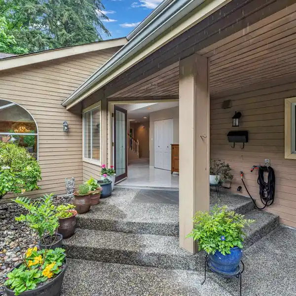 EXCEPTIONAL HOME IN A PEACEFUL SETTING