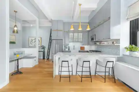 Sun-splashed Loft on a Semi-private Floor