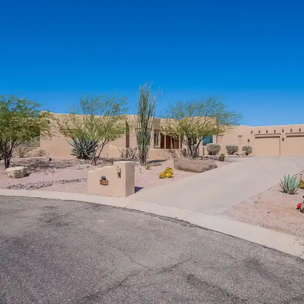 SANTA FE-STYLE RETREAT IN THE FOOTHILLS