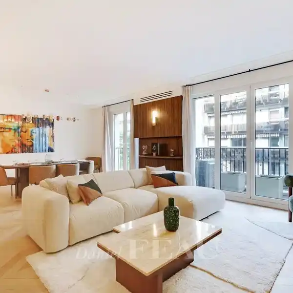 CONTEMPORARY PARIS APARTMENT