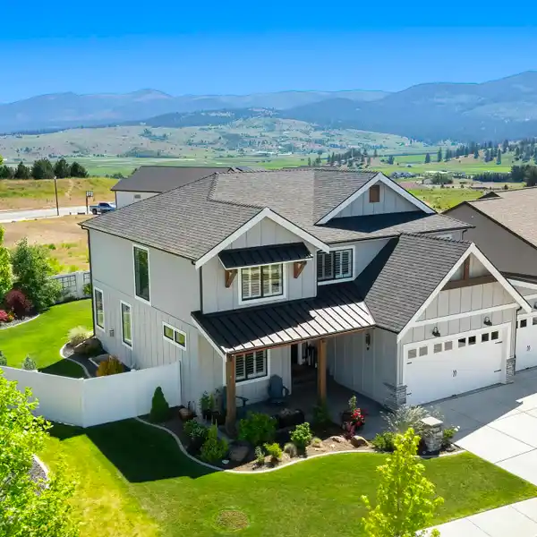 LUXURIOUS AND FUNCTIONAL FAIRMONT ESTATES HOME