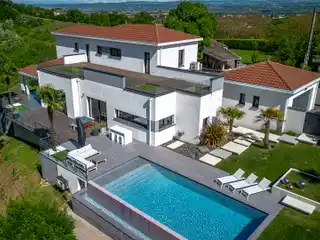 Architect-designed Villa with Breathtaking Mountain Views