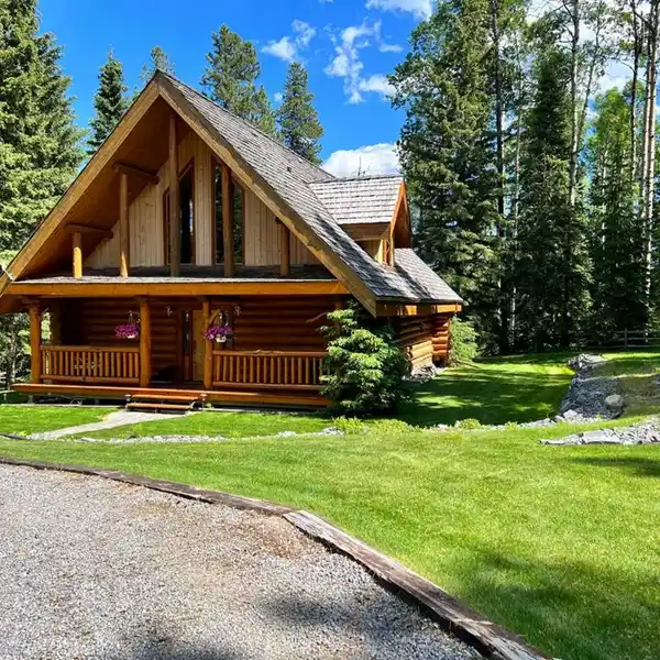 CUSTOM BUILT SCRIBED LOG HOME