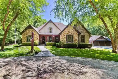Space and Comfort on 9.4 Private Acres