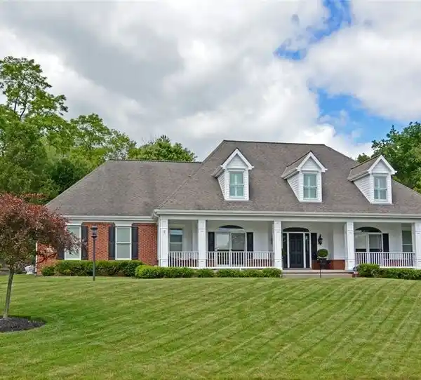 SPACIOUS AND INVITING HOME