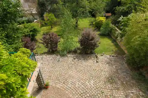 Spacious Home Overlooking Garden
