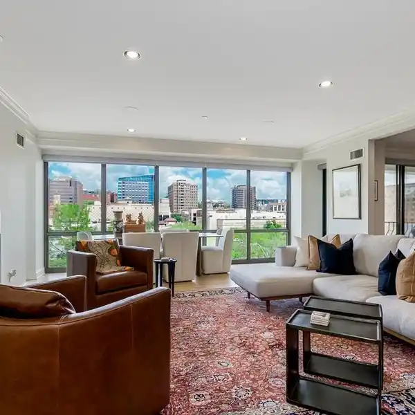 BEAUTIFULLY RENOVATED CONDO WITH PANORAMIC VIEWS