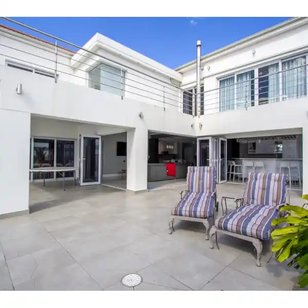 DESIGNER DREAM HOME WITH PRIVATE JETTY ACCESS