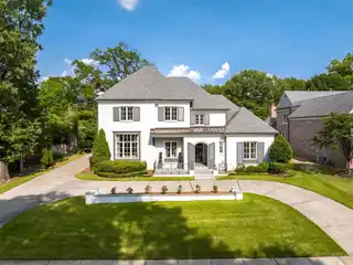 An Unparalleled Blend of Luxury and Convenience