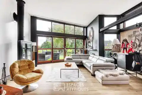 Architect-Designed House in a Private Environment