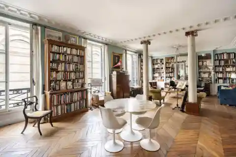 Sunlit Marais Pied-à-Terre in Historic Mansion Setti