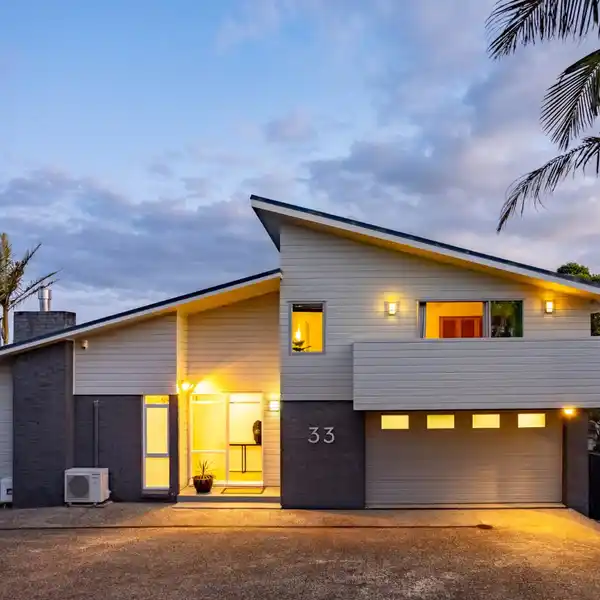 CLASSIC 1970S KIWI HOME WITH MODERN FLAIR