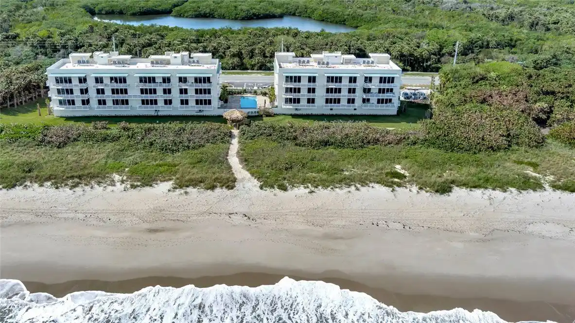 Bright and Air Condominium with Panoramic Ocean Views