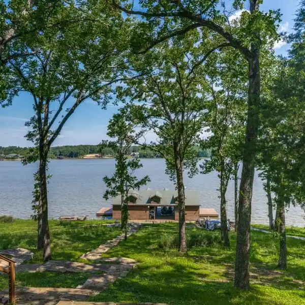 FULLY FURNISHED LAKE CYPRESS SPRINGS WATERFRONT RETREAT