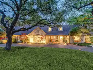Warm Home in Hockaday Manor