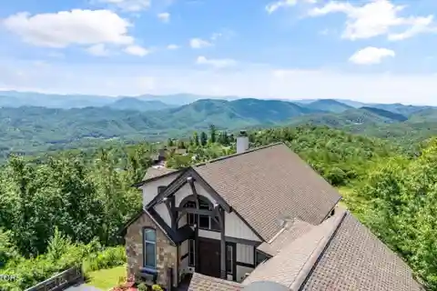 Custom-Built Luxury Mountain Estate