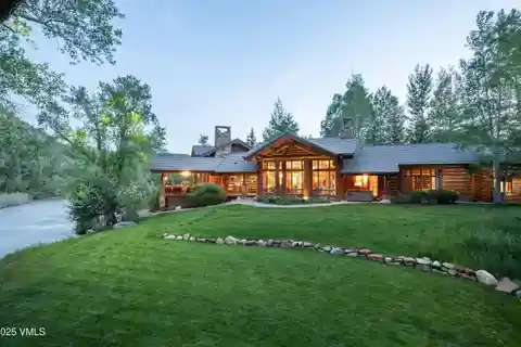 Magnificent Log Home Along the Eagle River