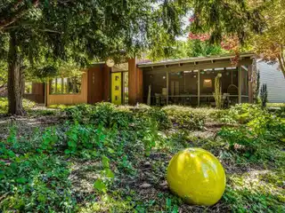 Frank Lloyd Wright-inspired Forest Retreat