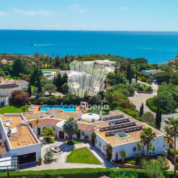 TRADITIONAL VILLA WITH POOL, GARDEN, AND STUDIO