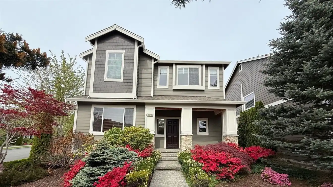 Beautiful Home in Arbors at Harbour Pointe