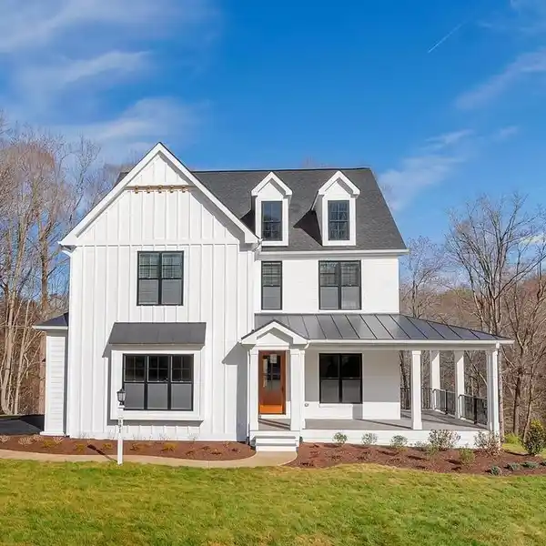 NEW LUXURY HOME WITH A DESIRABLE PLAN